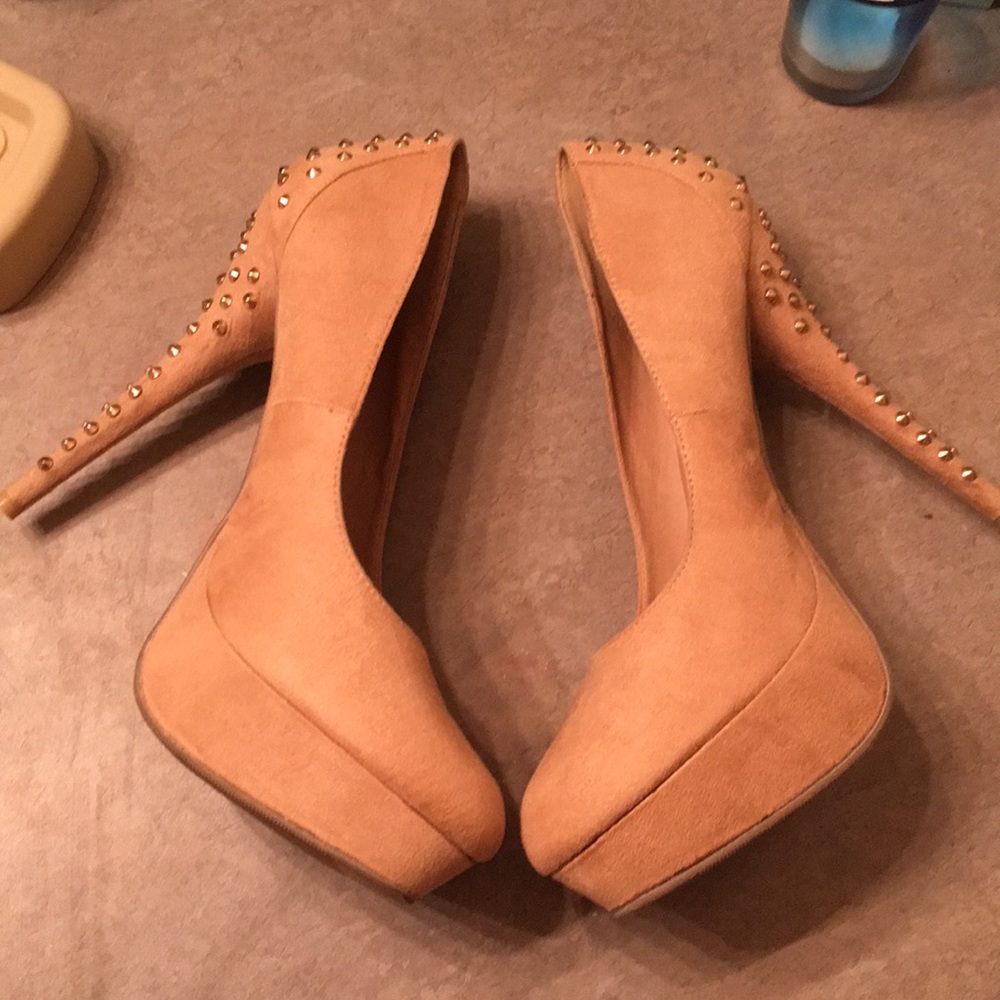Shoes - Picture 5 of 6